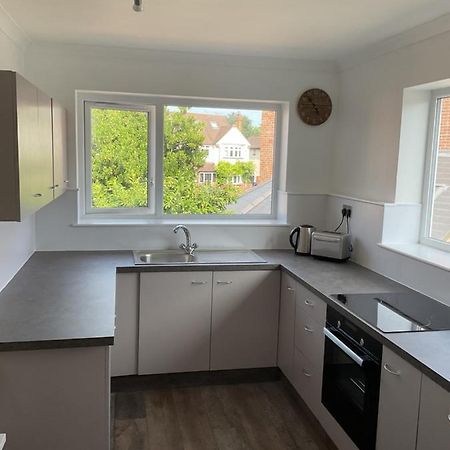 Large 2-Bedroom Maisonette With Free Parking Twickenham Bagian luar foto